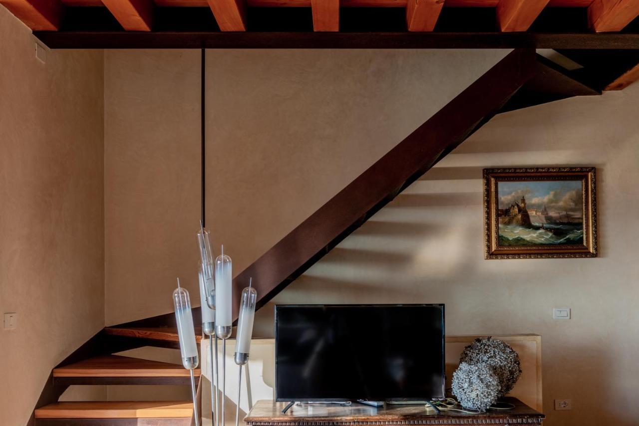 Casa Antichita Villa Torri Del Benaco Bagian luar foto