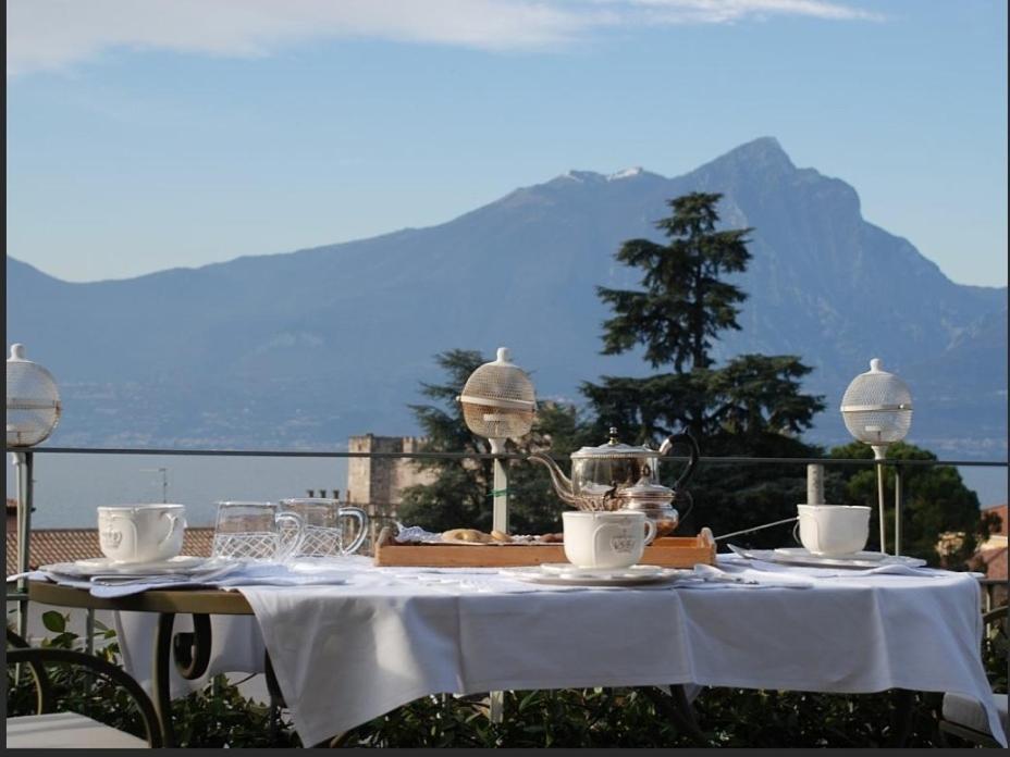 Casa Antichita Villa Torri Del Benaco Bagian luar foto